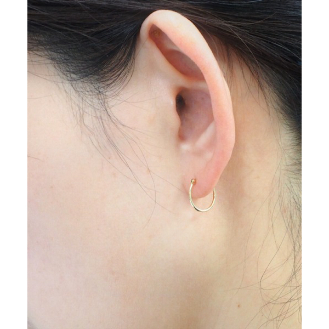 sowi(ソーイ)のsowi K10 フープピアス ゴールド 直径10×13mm レディースのアクセサリー(ピアス)の商品写真