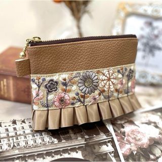 インド刺繍リボン　ミニポーチ　フリル付き　ブラウン(ポーチ)