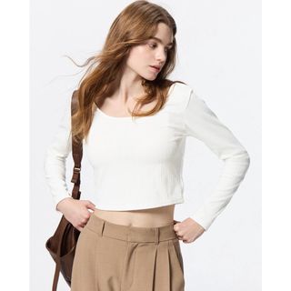 トゥモローランド(TOMORROWLAND)の★今期新品タグ付き　GUジーユー　美シルエット　ホワイトロングＴシャツ(カットソー(長袖/七分))
