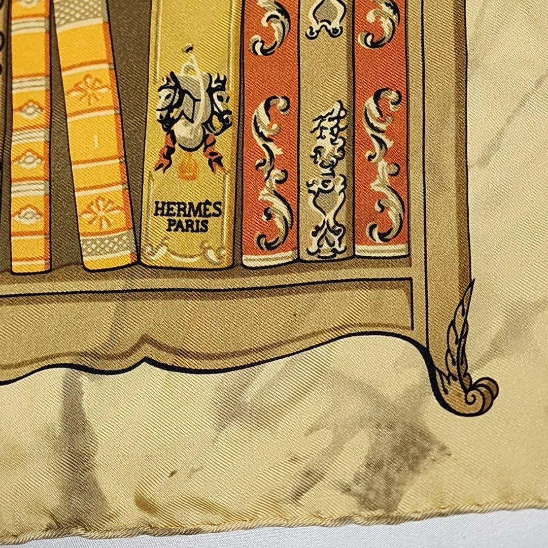 HERMES - ☆HERMES☆ ミニスカーフ カレ40 本 本棚 シルク