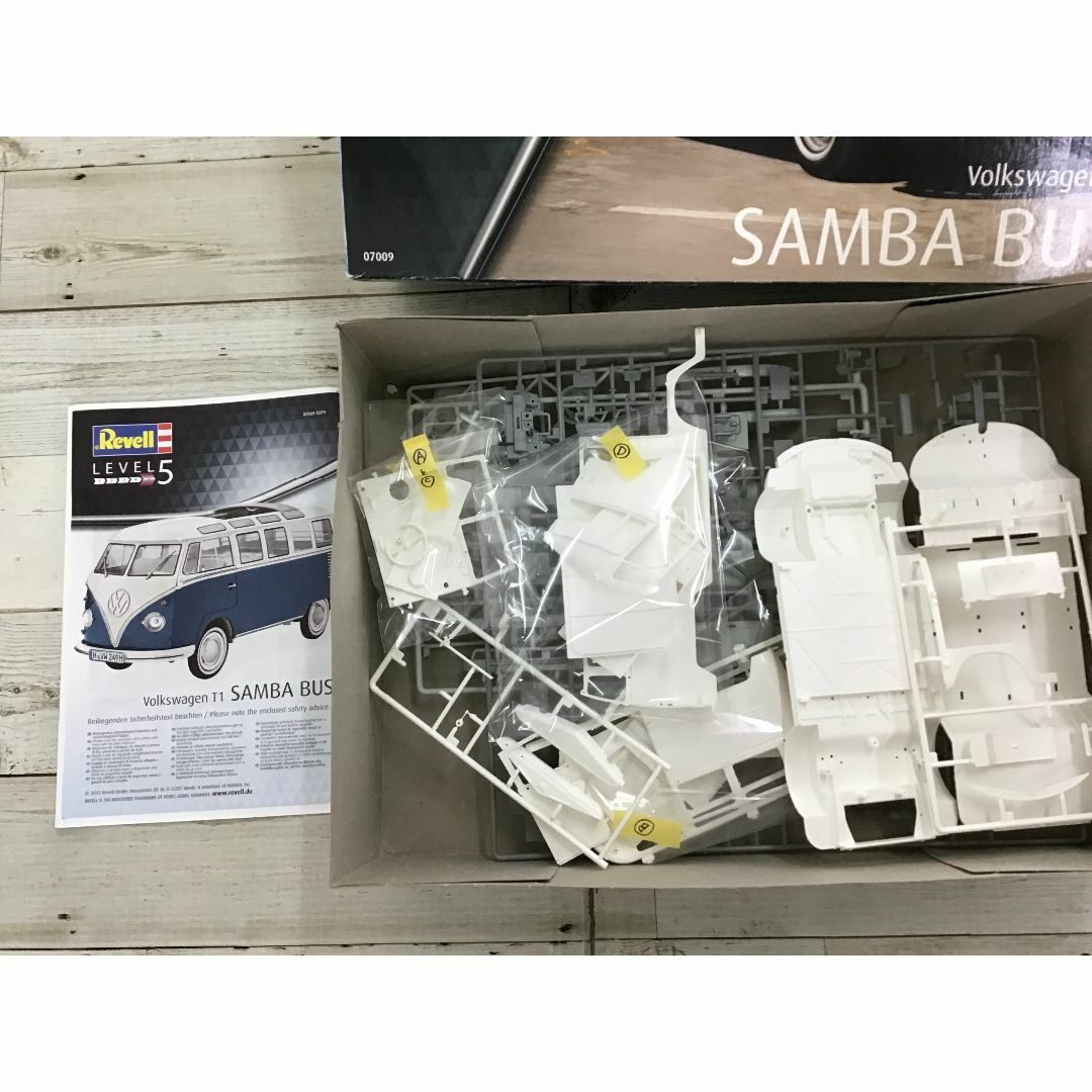 【ジャンク】ドイツレベル 1/16 VW タイプ2 T1 サンババス プラモデル エンタメ/ホビーのおもちゃ/ぬいぐるみ(模型/プラモデル)の商品写真