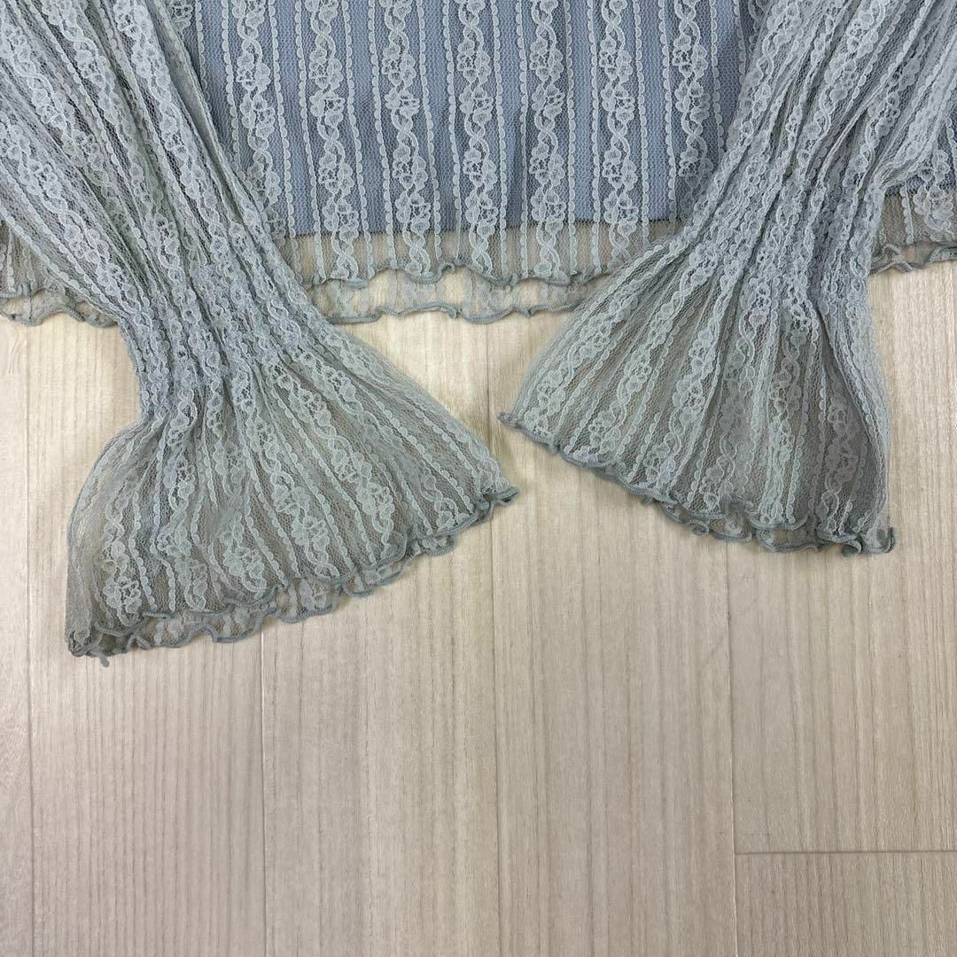 axes femme(アクシーズファム)のaxes femme レース ブラウシアー 袖フレア 花柄 レディースのトップス(シャツ/ブラウス(長袖/七分))の商品写真