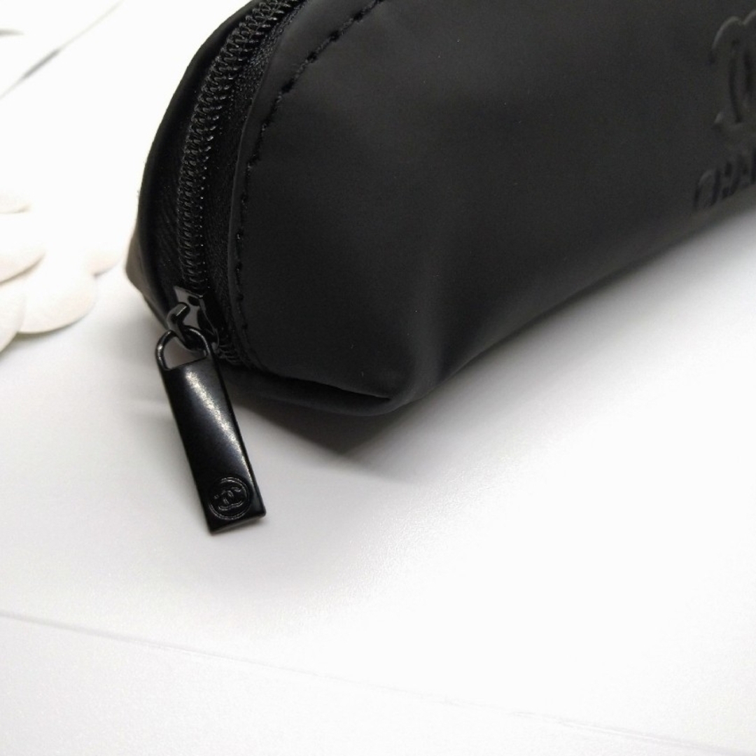 CHANEL(シャネル)のシャネル　ポーチ　ノベルティ　ペンケース⑫新品未使用品　筆箱　黒 レディースのファッション小物(ポーチ)の商品写真