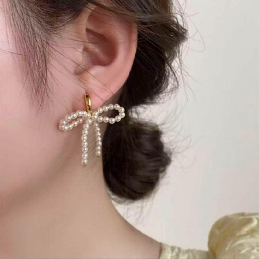 大人気！韓国風　リボン型パールピアス　可愛い　結婚式　パーティ　お呼ばれ レディースのアクセサリー(ピアス)の商品写真