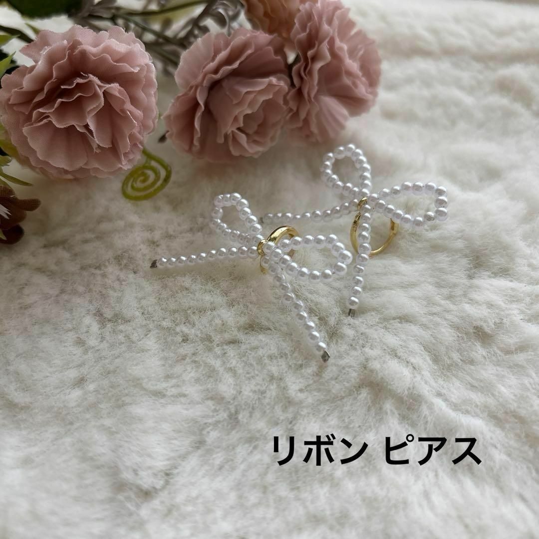 大人気！韓国風　リボン型パールピアス　可愛い　結婚式　パーティ　お呼ばれ レディースのアクセサリー(ピアス)の商品写真