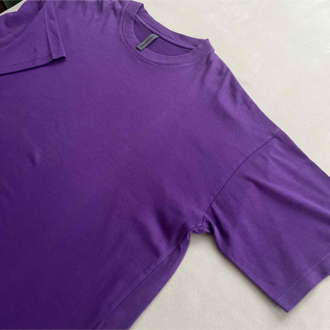 KAZUYUKI KUMAGAI ATTACHMENT(カズユキクマガイアタッチメント)のアタッチメント　カズユキクマガイ　Tシャツ　パープル メンズのトップス(Tシャツ/カットソー(半袖/袖なし))の商品写真