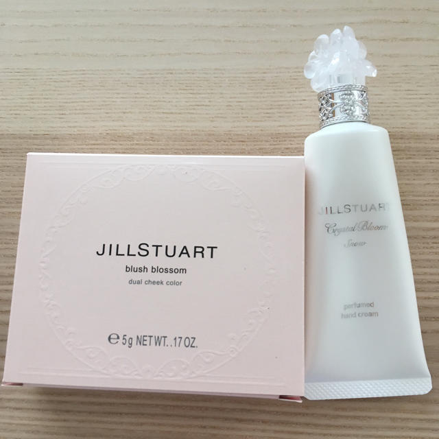 JILLSTUART(ジルスチュアート)の期間SALE・新品未使用＊ジルスチュアート ブラッシュブロッサム01 コスメ/美容のベースメイク/化粧品(チーク)の商品写真