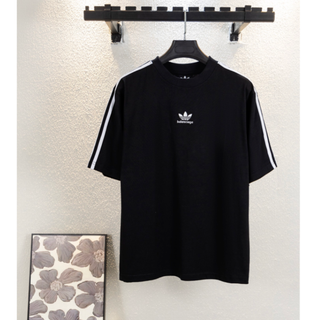 アディダス(adidas)のbalenciaga × Adidasコラボ 半袖Tシャツ 男女兼用(Tシャツ(半袖/袖なし))