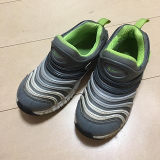 ナイキ(NIKE)のナイキNIKEダイナモフリー19〜20グレー×黄緑(スリッポン)