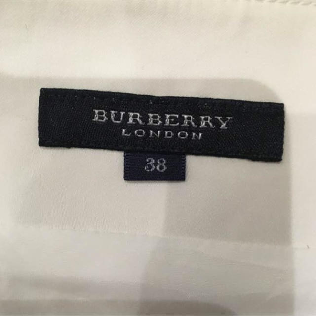 BURBERRY(バーバリー)のバーバリーロンドン 白のスカート BURBERRY LONDON レディースのスカート(ひざ丈スカート)の商品写真