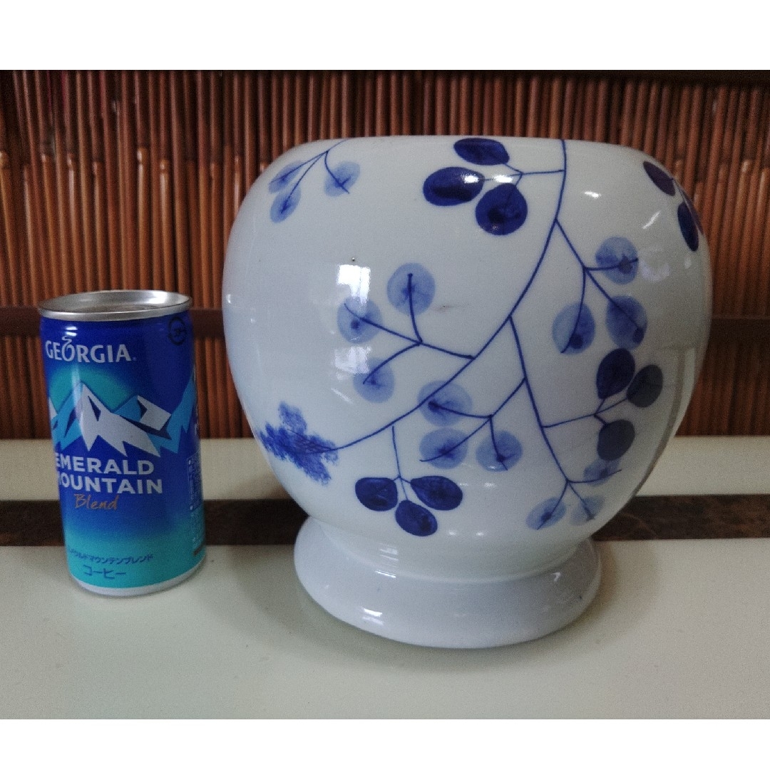 昭和レトロ火鉢　陶磁器　てあぶり　かわいい陶器製火鉢　花柄染付け　花入れ エンタメ/ホビーの美術品/アンティーク(陶芸)の商品写真