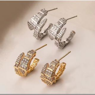 スネークピアス　ヘビ　スネーク ピアス　ゴールド(ピアス)