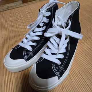 【新品】ハイカットキャンバススニーカー　22.5-23.0cm(スニーカー)