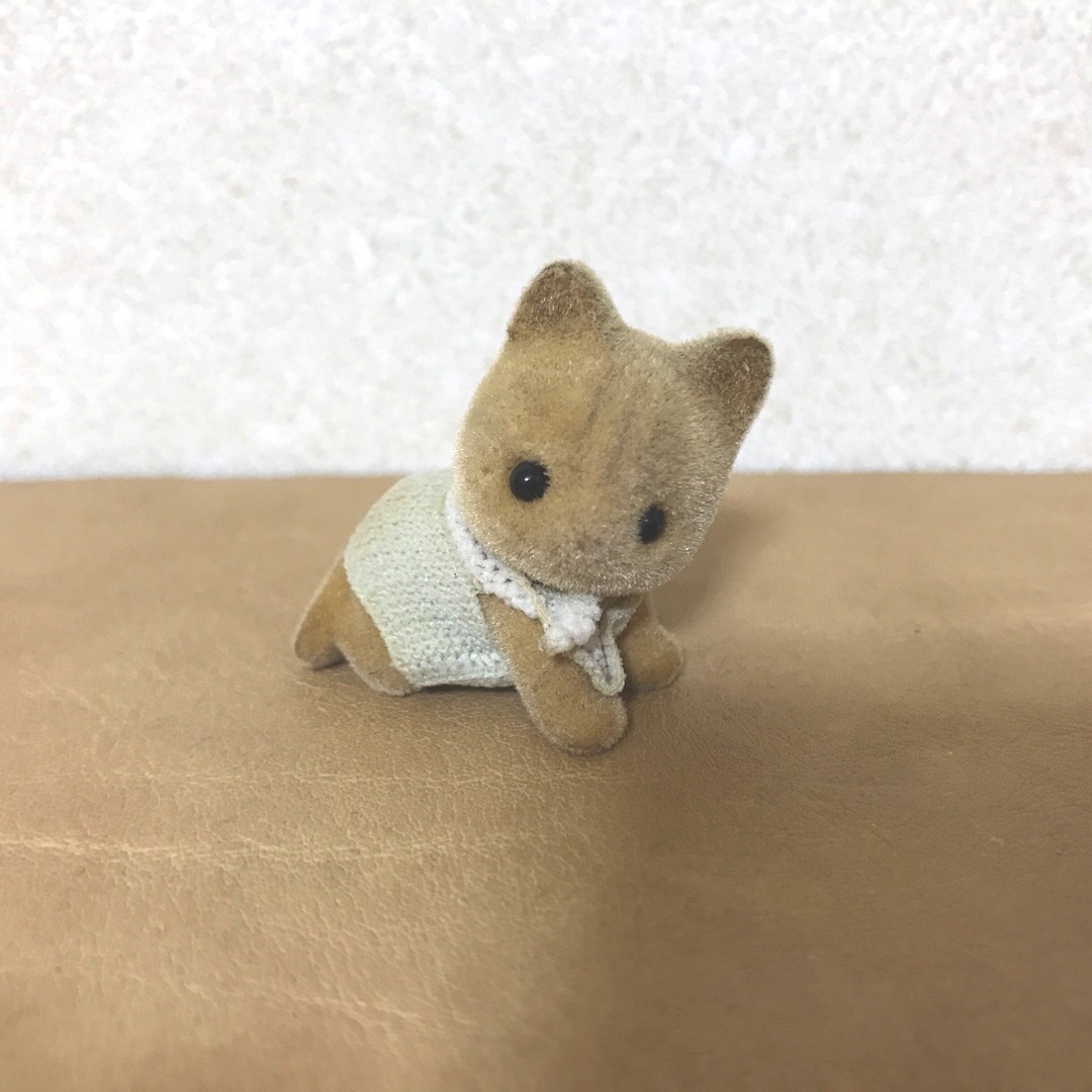 シルバニアファミリー(シルバニアファミリー)のシルバニアファミリー  アイボリーウサギ  ミケネコ  赤ちゃん キッズ/ベビー/マタニティのおもちゃ(ぬいぐるみ/人形)の商品写真
