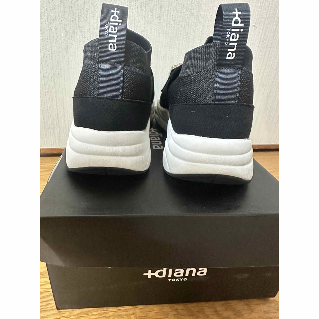 DIANA(ダイアナ)の+diana プラスダイアナ スニーカー　ビジュー クリスタルバックル【極美品】 レディースの靴/シューズ(スニーカー)の商品写真