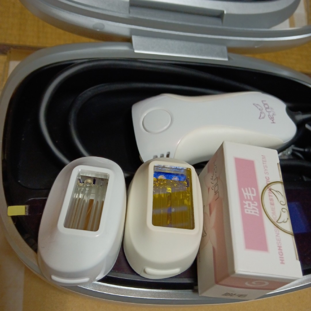 KE-NON(ケノン)の値下げ★ケノン　未使用に近いカートリッジ付き 脱毛　美顔 メンズにも スマホ/家電/カメラの美容/健康(フェイスケア/美顔器)の商品写真