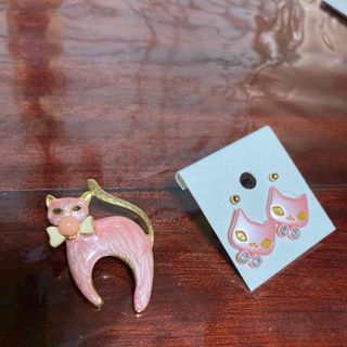 猫のブローチ、ピアス