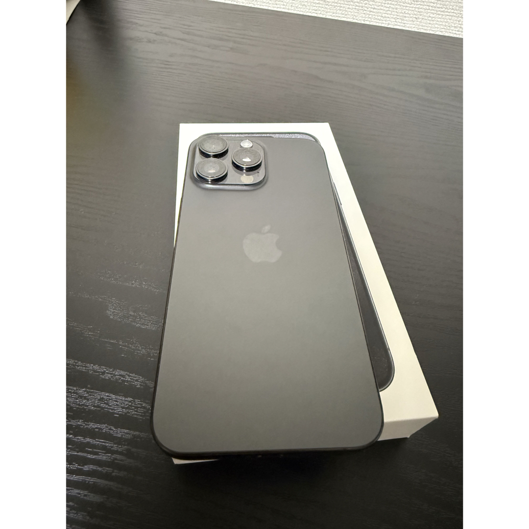 iPhone(アイフォーン)のアップル iPhone15 Pro Max 256GB ブラックチタニウム スマホ/家電/カメラのスマートフォン/携帯電話(スマートフォン本体)の商品写真
