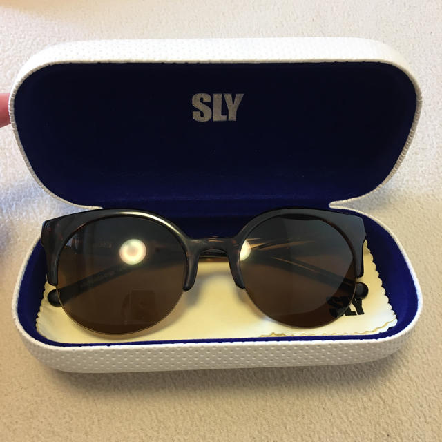 SLY(スライ)のSLY サングラス ブラウン べっ甲 レディースのファッション小物(サングラス/メガネ)の商品写真