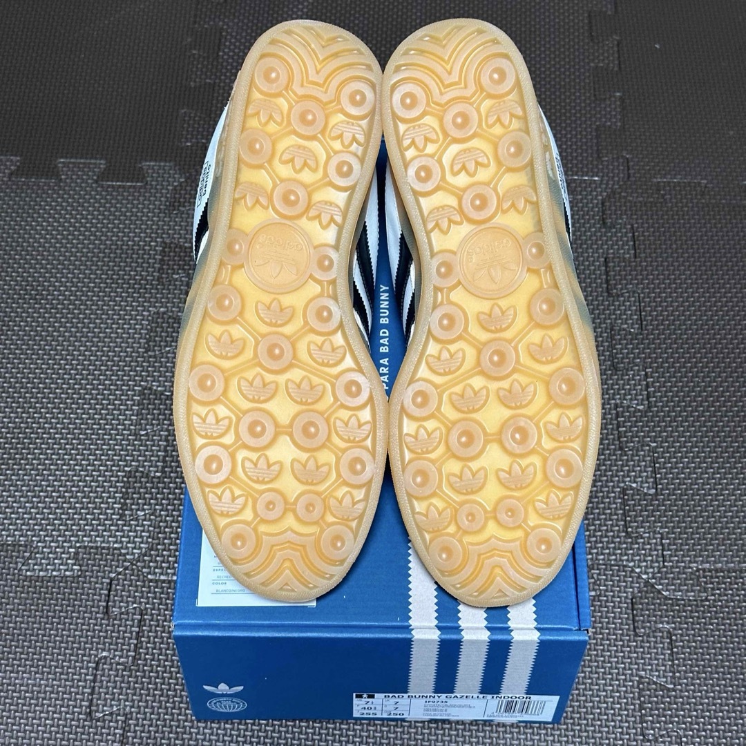 adidas Originals(アディダスオリジナルス)のadidas Gazelle Indoor Bad Bunny 25.5cm メンズの靴/シューズ(スニーカー)の商品写真