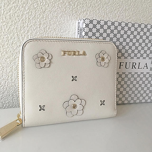 Furla(フルラ)の2017春夏新作♡完売人気♡とっても可愛い♡フルラ お財布♡大人ホワイト レディースのファッション小物(財布)の商品写真