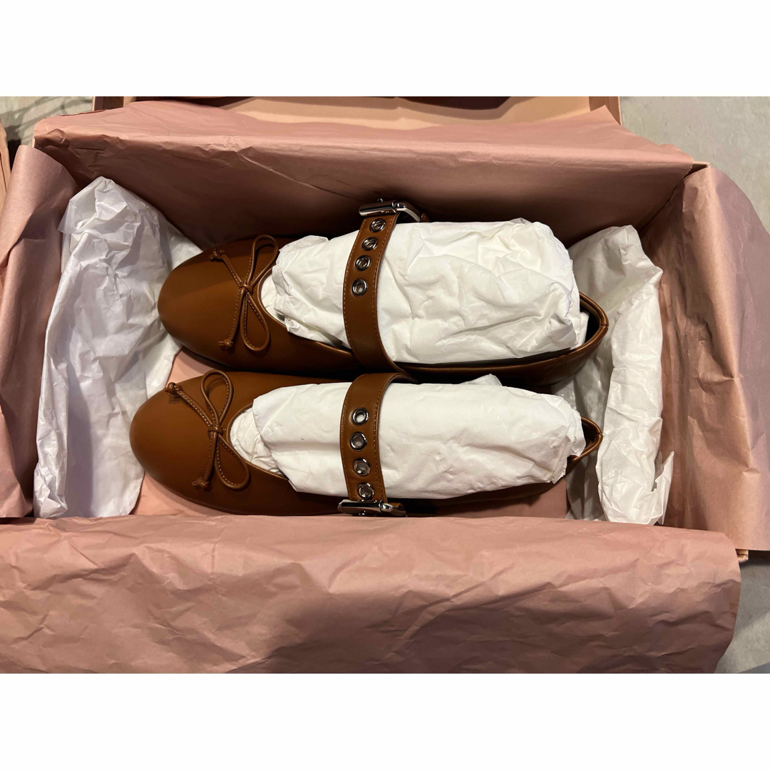 MIU MIU(ミュウミュウ)のMIU MIU レザー バレリーナ 36 サイズ レディースの靴/シューズ(バレエシューズ)の商品写真