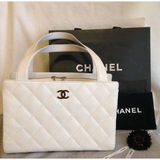 シャネル(CHANEL)のシャネル　ホワイト　ワイルドステッチ　ハンドバック(ハンドバッグ)