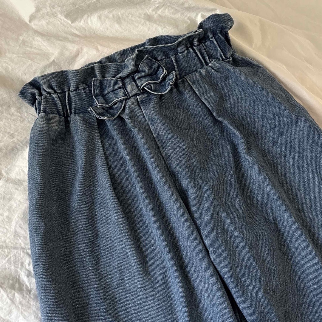 西松屋(ニシマツヤ)の西松屋　デニムワイドパンツ　140 キッズ/ベビー/マタニティのキッズ服女の子用(90cm~)(パンツ/スパッツ)の商品写真