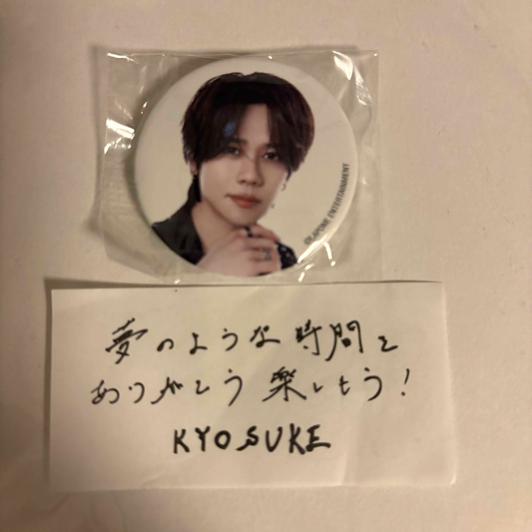 INI 藤牧京介 缶バッジ カプセルトイ 落下物 メッセージ XQUARE エンタメ/ホビーのタレントグッズ(アイドルグッズ)の商品写真