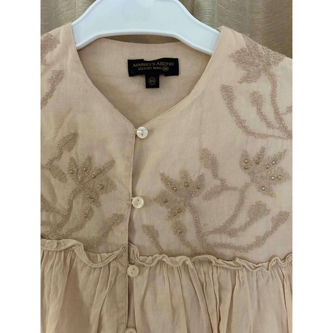 MARKEY'S(マーキーズ)の【美品】マーキーズ・キラキラ刺繍入りブラウス キッズ/ベビー/マタニティのキッズ服女の子用(90cm~)(ブラウス)の商品写真