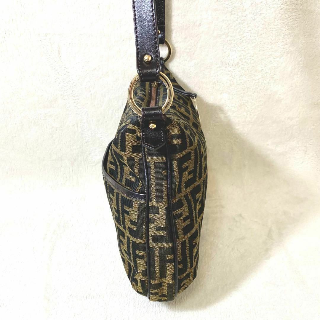 FENDI - フェンディ FENDI ショルダーバッグ ズッカ レザー