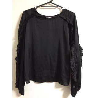 ザラ(ZARA)のZARA 袖フリルデザインTOP(カットソー(長袖/七分))