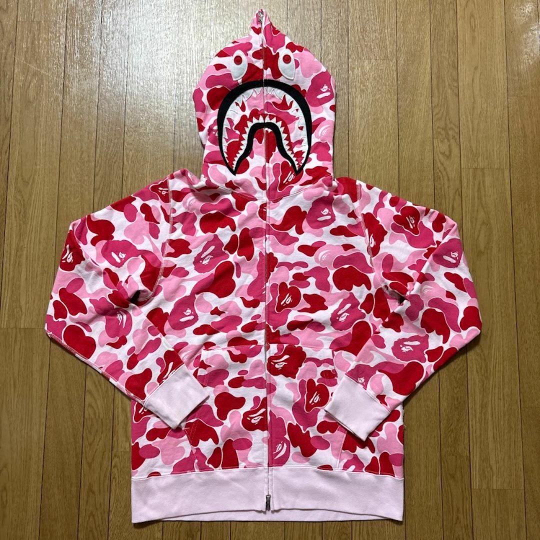 A BATHING APE(アベイシングエイプ)のbape shark hoodie pink camoシャーク　パーカー　エイプ メンズのトップス(パーカー)の商品写真