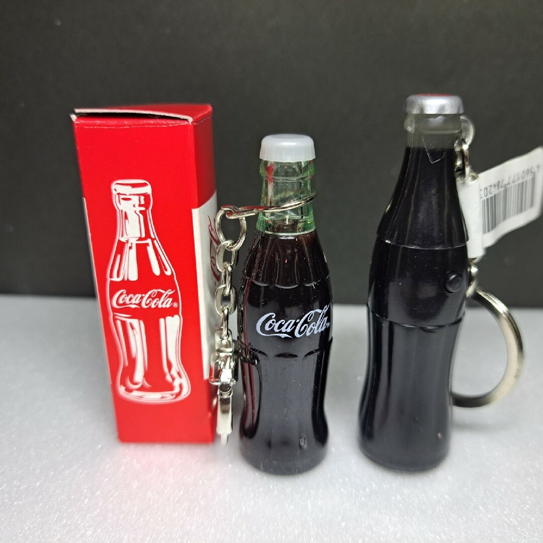 コカ・コーラ - 【コカ・コーラ☆ボトル型キーホルダー】 2 個の