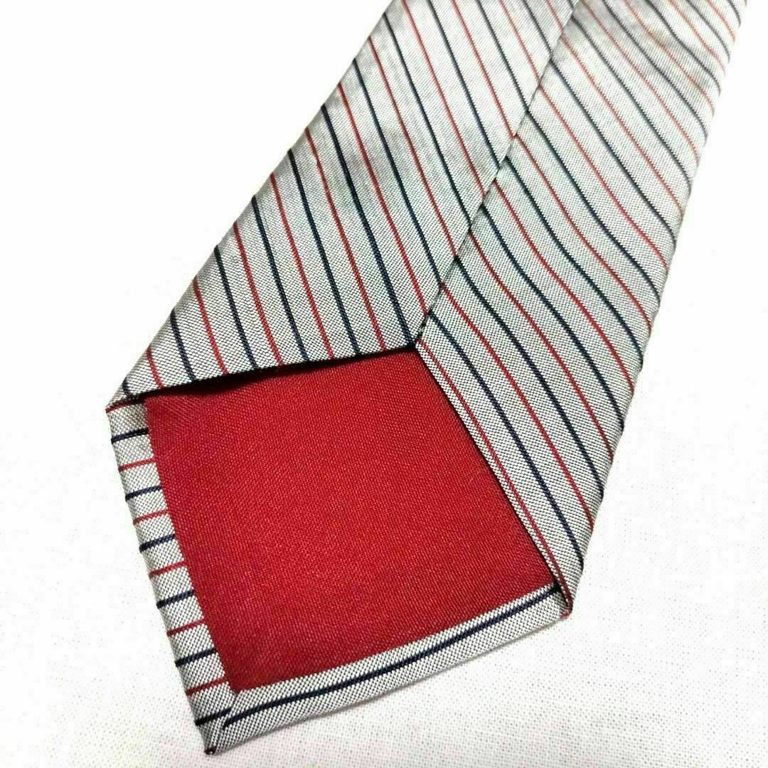 【新品】TRADE MARK タイシルク100% ストライプ シルバー 光沢 メンズのファッション小物(ネクタイ)の商品写真
