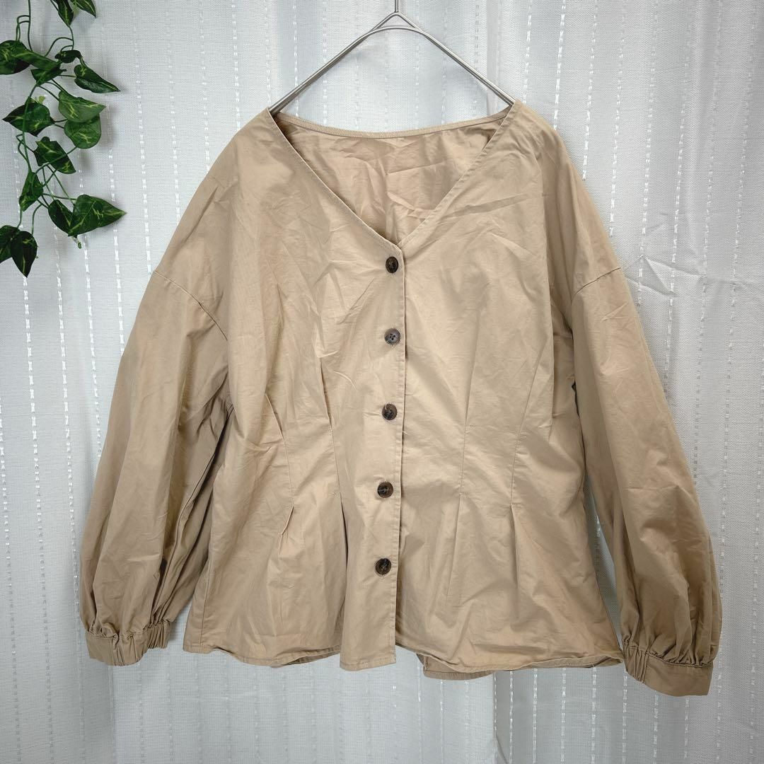 GU(ジーユー)の美品♡ 【GU】 フロントボタンボリュームスリーブブラウス 7分袖 M ベージュ レディースのトップス(シャツ/ブラウス(長袖/七分))の商品写真