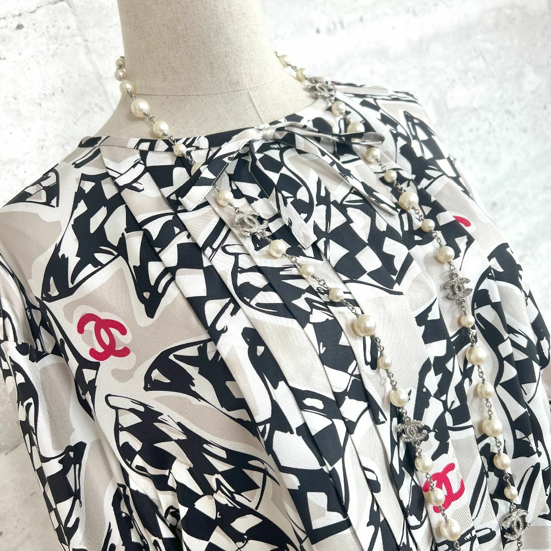 おすすめ CHANEL - 新品☆CHANEL☆2023☆最高級シルク☆ロゴ☆モザイク トップス