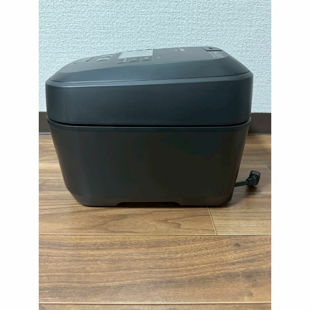 日立(ヒタチ)の日立　炊飯器　5.5合　圧力＆スチームIH　RZ-V100HM スマホ/家電/カメラの調理家電(炊飯器)の商品写真