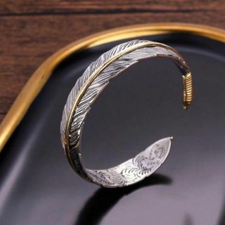【新品未使用品】ブレスレット　羽　ヴィンテージ　ユニセックス　フェザー(ブレスレット/バングル)