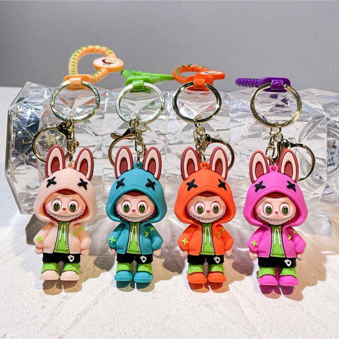 labubuスウェットシャツスタイル キーホルダーベージュとグリーン2体セット エンタメ/ホビーのおもちゃ/ぬいぐるみ(キャラクターグッズ)の商品写真