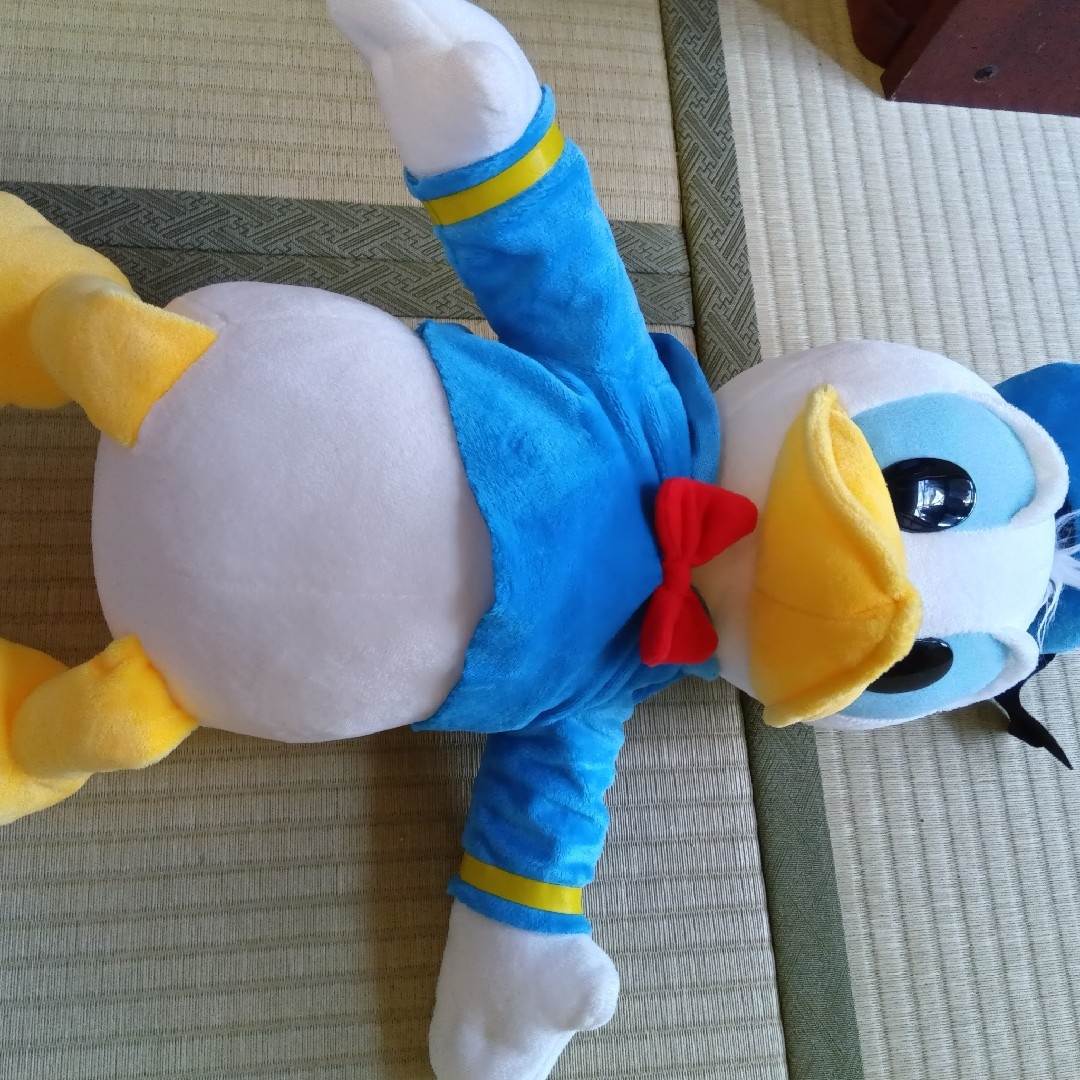 ドナルドダック ぬいぐるみ 大きめ エンタメ/ホビーのおもちゃ/ぬいぐるみ(キャラクターグッズ)の商品写真