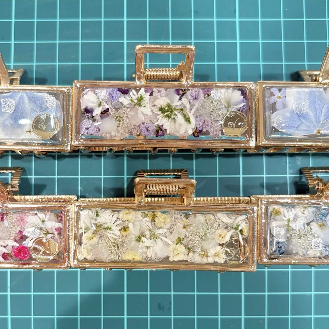 オレンジドライフラワーのバンスクリップ レディースのヘアアクセサリー(バレッタ/ヘアクリップ)の商品写真