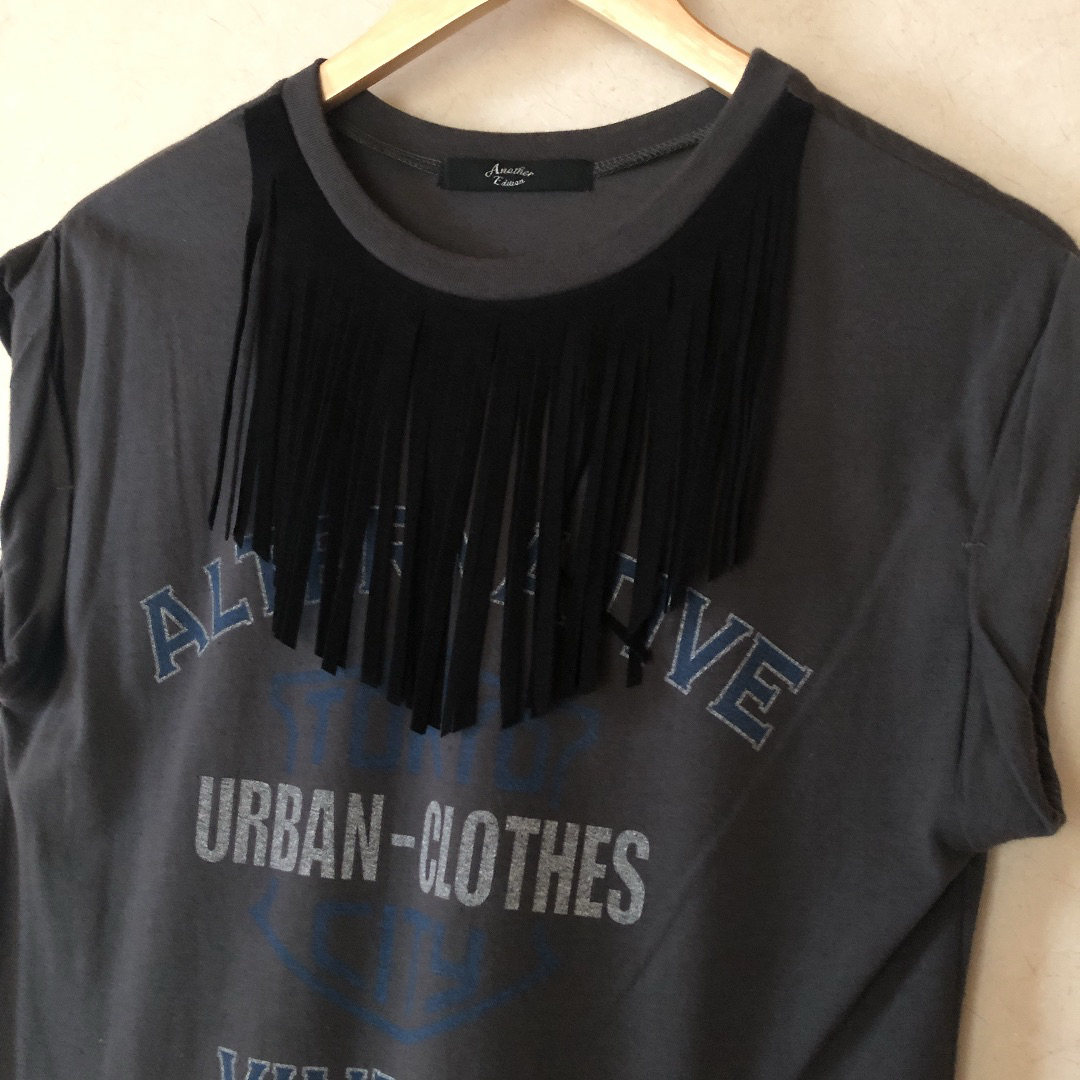 ANOTHER EDITION(アナザーエディション)のアナザーエディション●フリンジ付きTシャツ●タンクトップ●黒 レディースのトップス(Tシャツ(半袖/袖なし))の商品写真