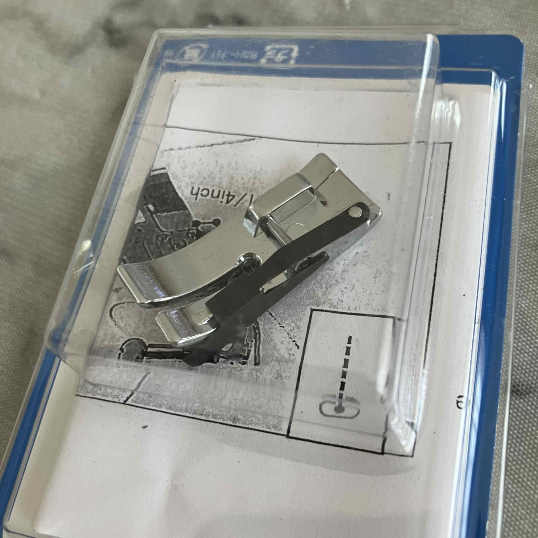 JUKI(ジューキ)のJUKI 1/4インチ押え 家庭用ミシン用 品番：40164071 ハンドメイドの素材/材料(その他)の商品写真