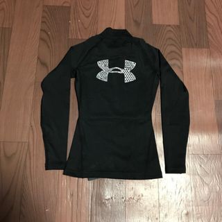 アンダーアーマー(UNDER ARMOUR)の40%オフ アンダーアーマー YSM ブラック アンダーシャツ 長袖 インナー(Tシャツ/カットソー)