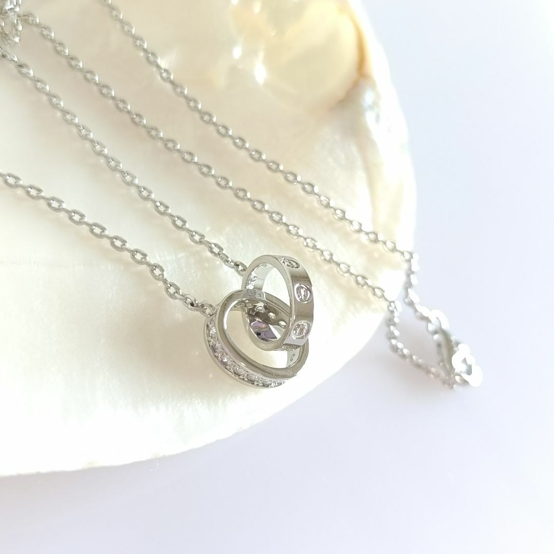 セミパヴェ ホワイトゴールド ラブネックレス レディースのアクセサリー(ネックレス)の商品写真
