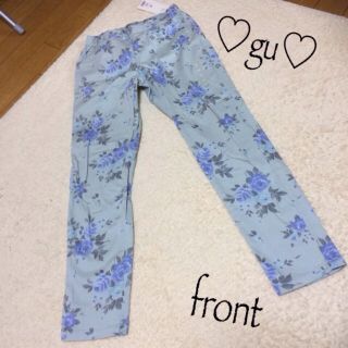 ジーユー(GU)のgu*新品 花柄クロップドレギンスパンツ(クロップドパンツ)