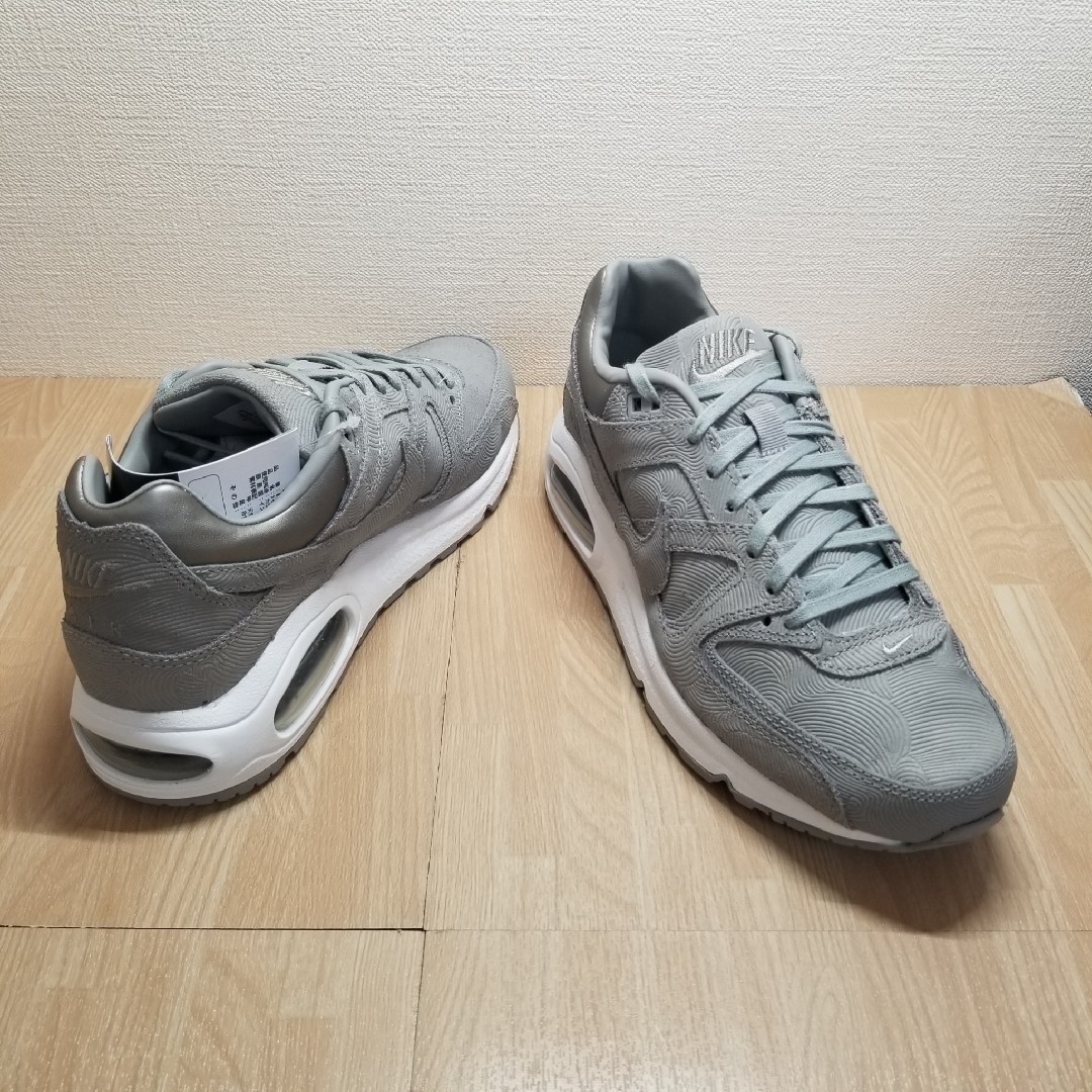 NIKE(ナイキ)の【②新品送料込】NIKE WMNS AIR MAX COMMAND PRM レディースの靴/シューズ(スニーカー)の商品写真