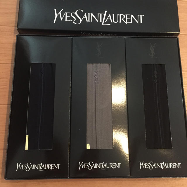 Yves Saint Laurent Beaute(イヴサンローランボーテ)のイヴ・サンローラン メンズ靴下 メンズのレッグウェア(ソックス)の商品写真