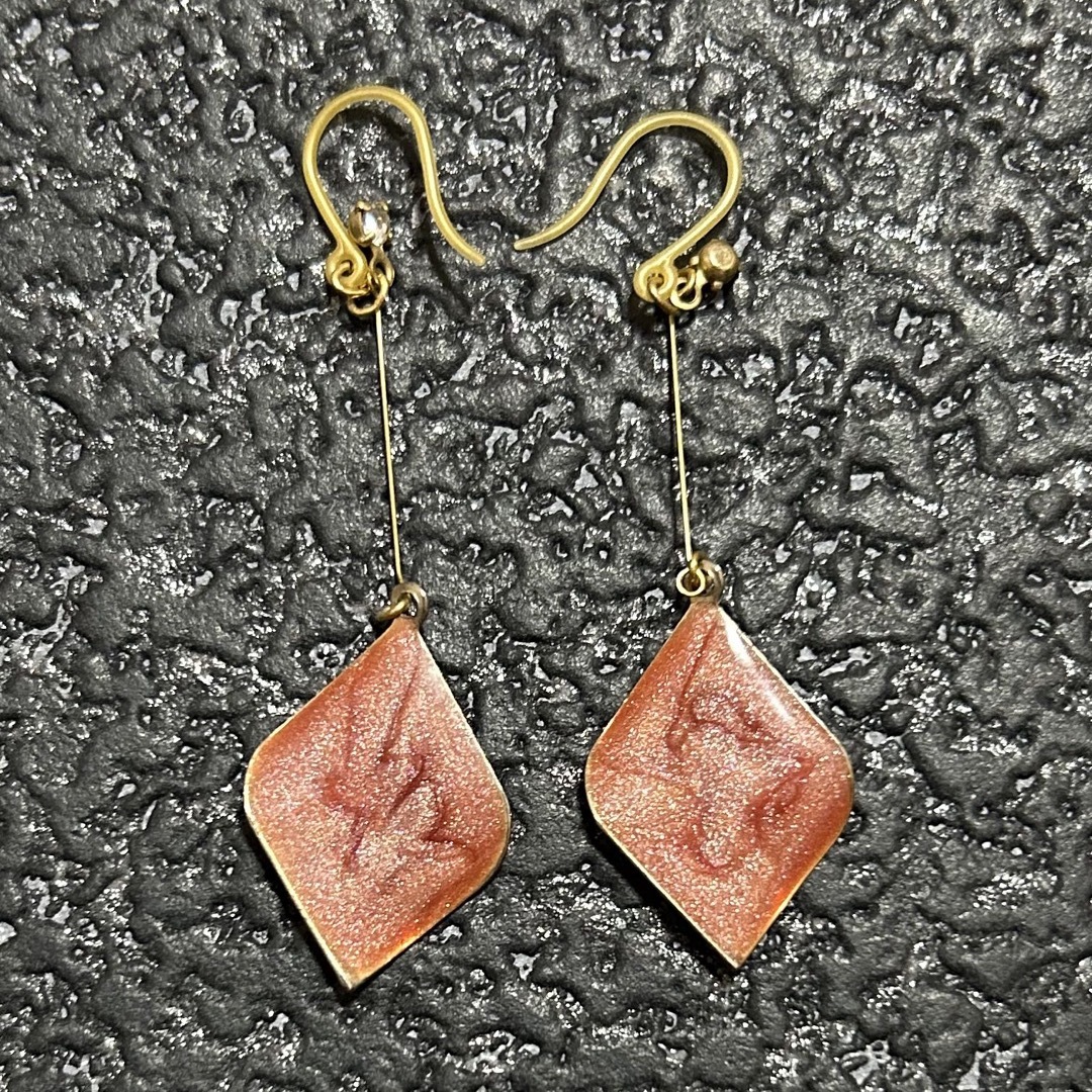 ピアス　両耳用　バイカラー レディースのアクセサリー(ピアス)の商品写真